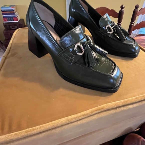 Antonio Melani Bailee leather loafers size 8, olive green. Block 3” heels, new. - Picture 2 of 4